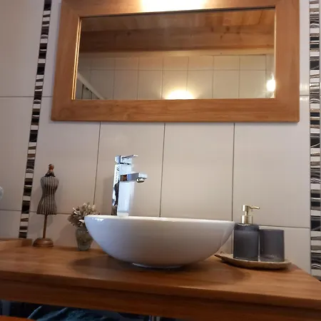 度假居 Batisse Ardechoise Avec Piscine *