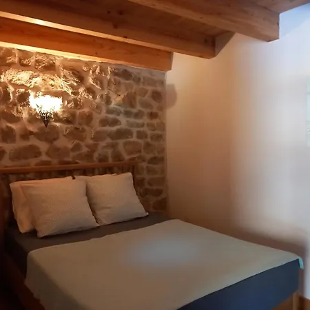 Bâtisse Ardechoise Avec Piscine Hébergement de vacances Saint-Prix (Ardeche)
